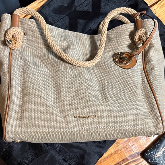 Michael Kors Beige Shoulder Bag with Rope Handles comes with dust bag - Picture 2 of 14